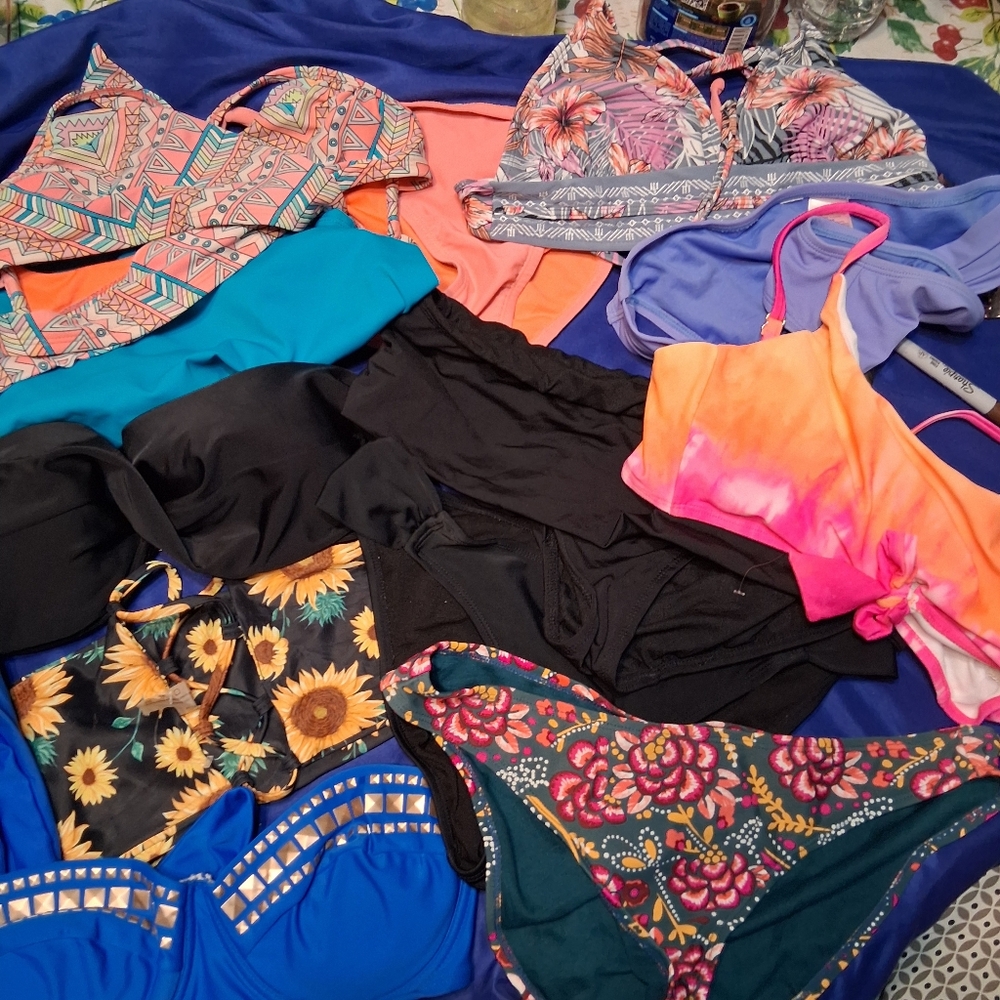 BIKINI & BOTTOMS Assortment Lot Of 16 Pieces Size Medium Mix Brands